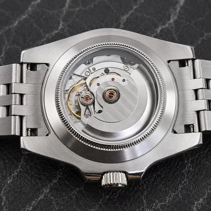 Montre homme Dwayne Campbell acier inoxydable 316L avec mouvement GMT et tourbillon résistante à l'eau pour occasions formelles et quotidiennes