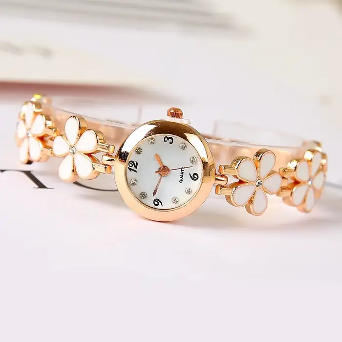 Montre-bracelet à quartz pour femme 2026, petite et élégante, avec bracelet en acier argenté, haute