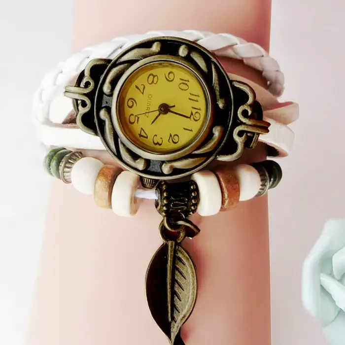 Montre-bracelet enveloppée de cuir vintage pour femmes, montre-bracelet, pendentif cuir chevelu, mod