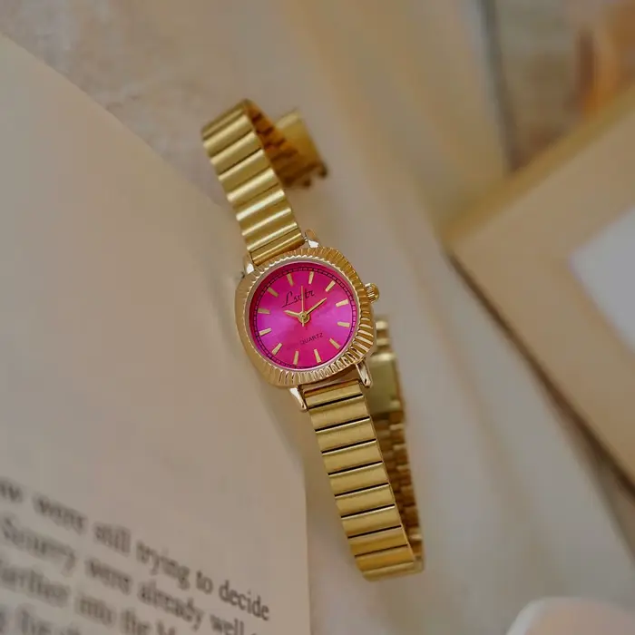 1 montre pour femme en acier inoxydable doré, nouvelle, élégante et simple, style business décontrac