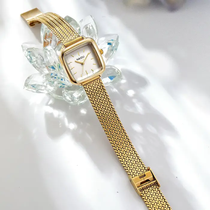 Montre carrée pour femme avec bracelet en acier inoxydable