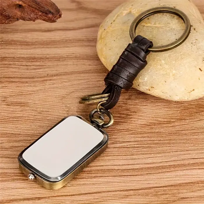 Montre de poche en bronze carrée rétro double affichage de l'heure mouvement à quartz sans couvercle pendentif style antique porte-clés élégant pour homme et femme occasions spéciales