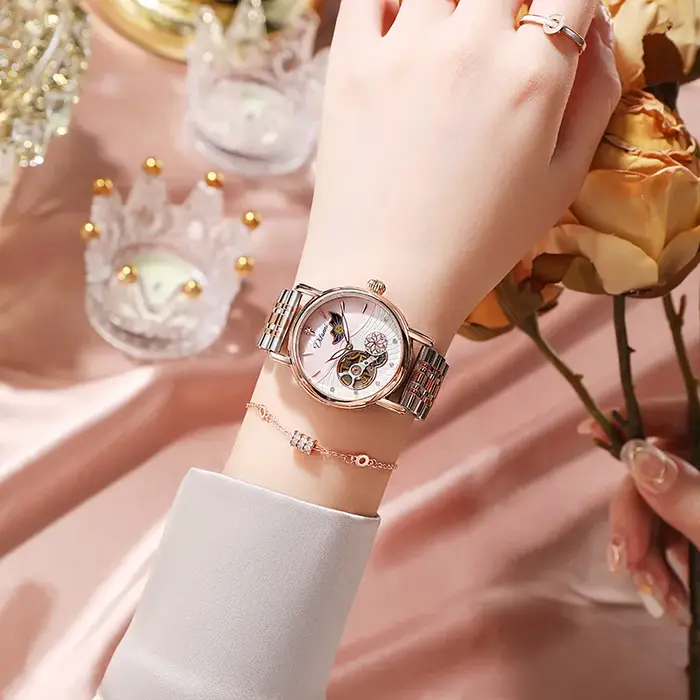 Montre mécanique automatique élégante pour femme avec phase de lune et résistance à l'eau pour occasions spéciales et collection