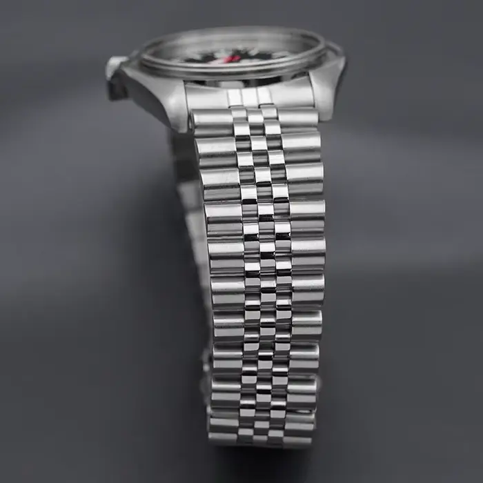 Montre homme avec mouvement automatique NH36 verre saphir acier inoxydable 316L résistante à l'eau 200m pour homme occasions spéciales