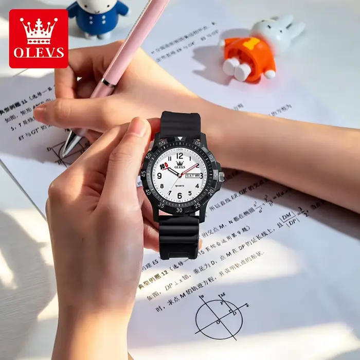Montre à Quartz OLEVS 2705 Calendrier Complet Bracelet en Silicone Robuste pour Etudiants Occasions Spéciales