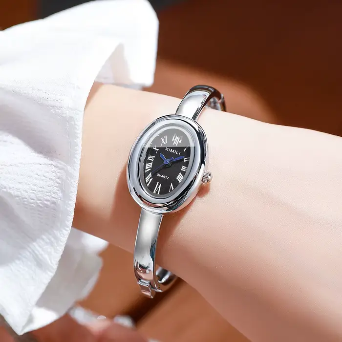 Montre-bracelet pour femme sertie de diamants