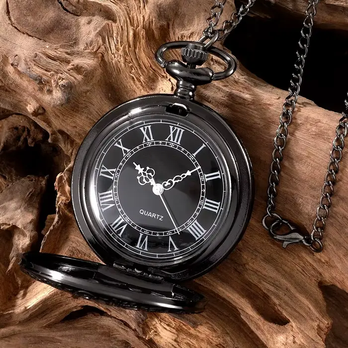 Montre de poche créative en quartz à engrenages ajourés sculptés