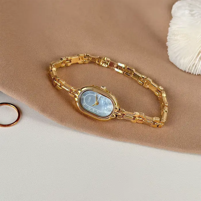 Montre GEDI Or Élégante 2026 pour Femme Style Vintage Bracelet Métal Quartz Occasions Spéciales