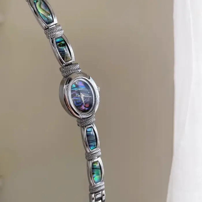 Montre non conventionnelle en coquillage d'ormeau