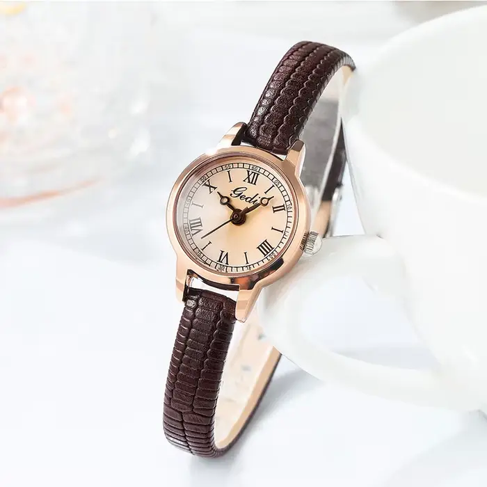 Montre pour femme rétro petite fille étudiant montres Niche haut de gamme bracelet en cuir étanche dames mode Quartz