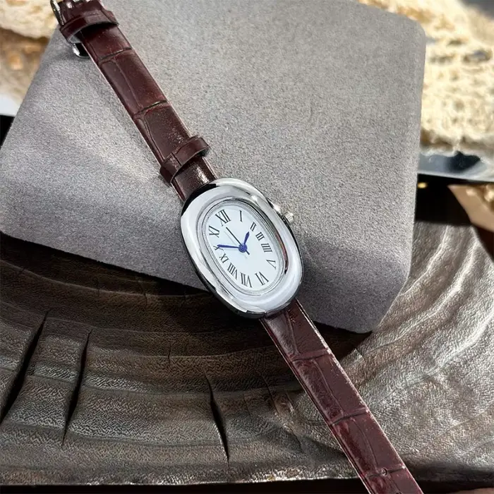 Montre à bracelet ovale