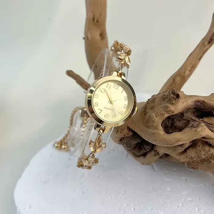 Montre pour femme, élégante et au style épuré