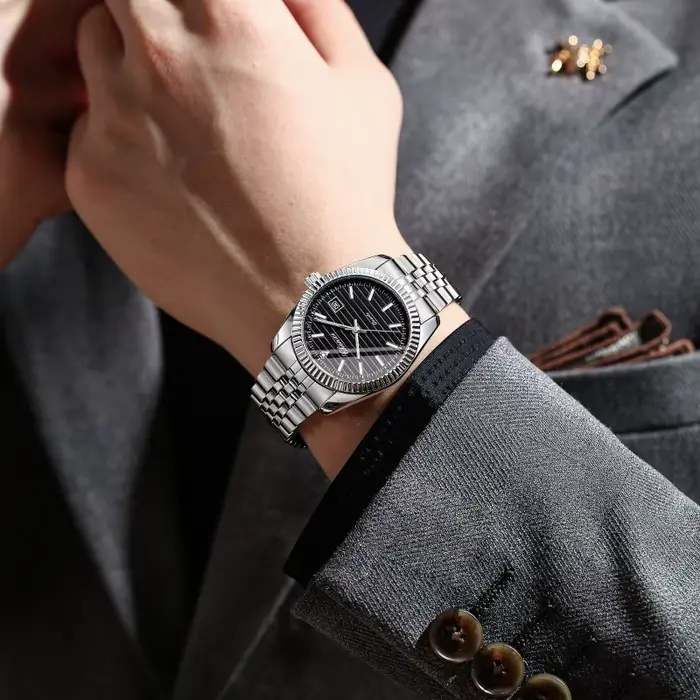 Montre en acier inoxydable avec calendrier complet et résistance à l'eau pour homme style décontracté occasions quotidiennes et spéciales