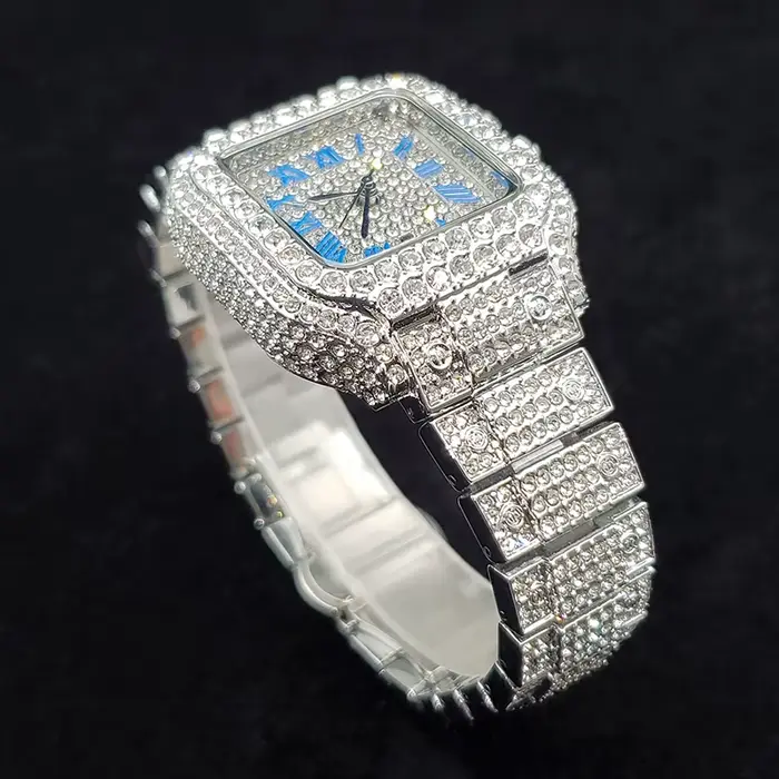 Montre de luxe entièrement sertie de diamants pour femme