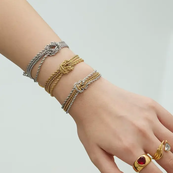 Bracelet à nœud d'amour en acier inoxydable pour femmes