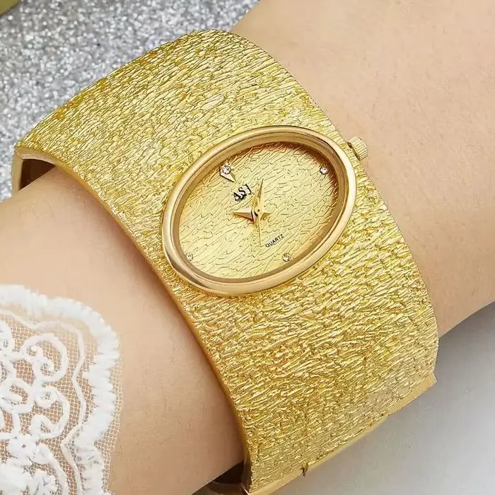 Montre-bracelet de luxe en or pour femme