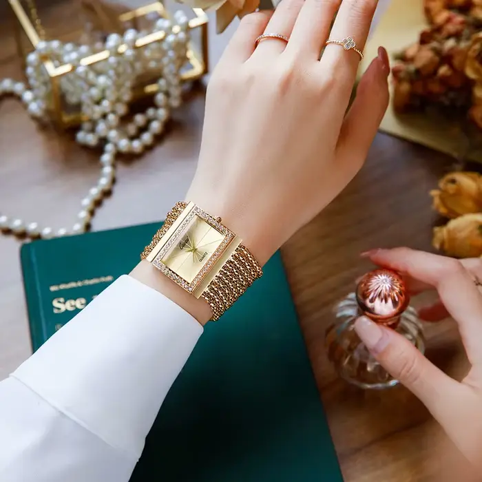 Montres-bracelets en acier pour femmes