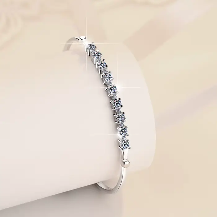 Bracelet plaqué or blanc S925 avec Moissonite couleur D 9*0,1 ct élégant pour femmes occasions spéciales soirée cadeau