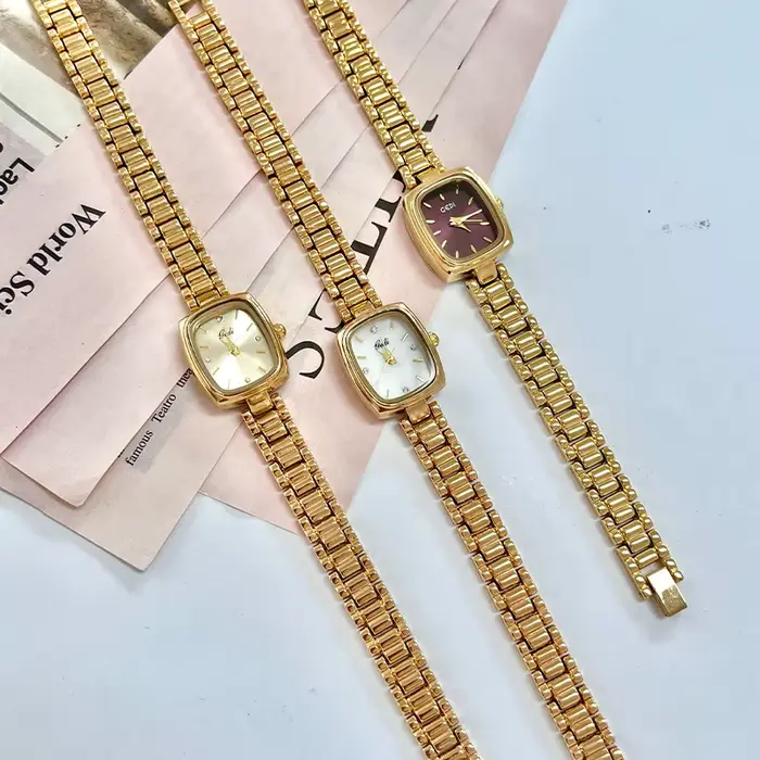 Montre en or étanche pour femme
