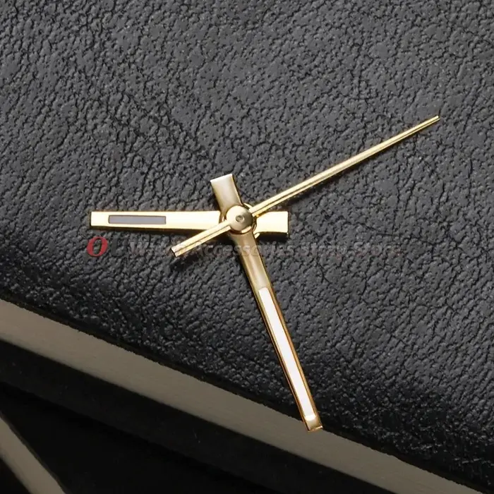 Aiguilles de montre lumineuses vertes