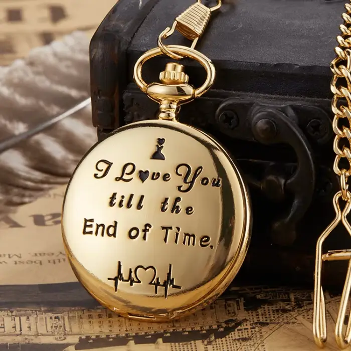 Montre de poche romantique exquise gravée avec le design « Je t'aime »