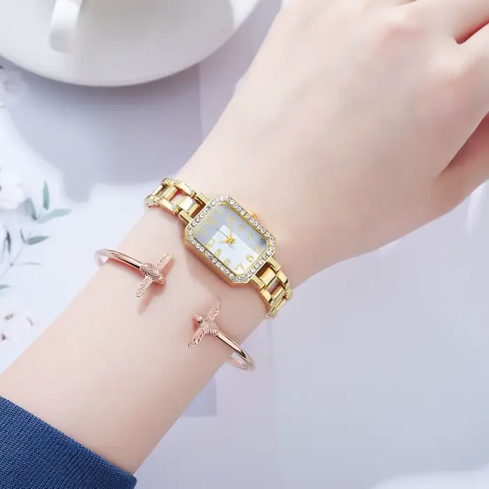Montres de luxe pour femmes 2023 nouvelle arrivée simple carré plein diamant numérique montre à quartz or bracelet en