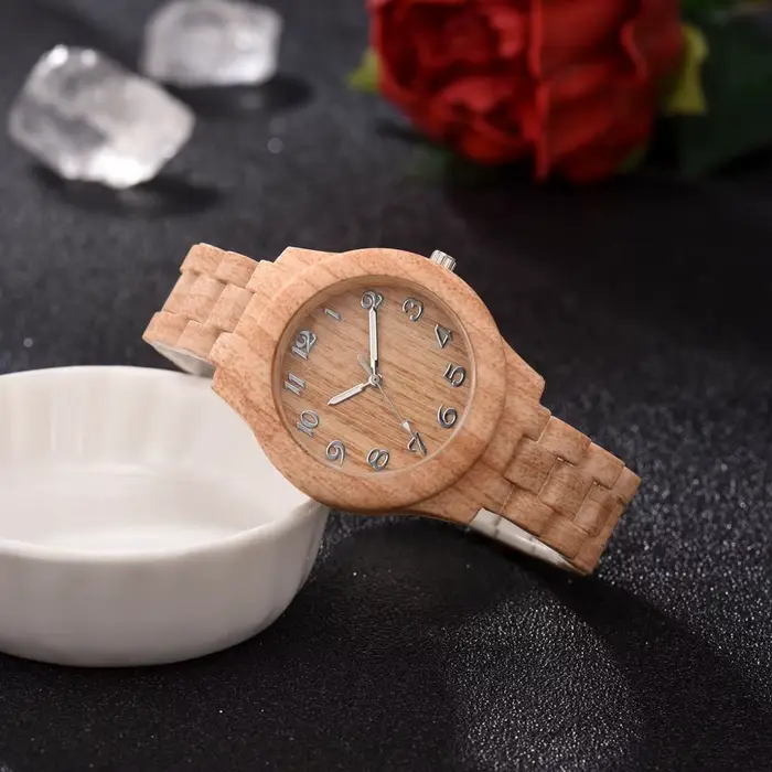 Montre en bois et cuir pour femmes