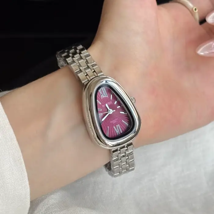 Marque serpent tête cadran femmes montre de luxe dames montres à Quartz en forme de gouttelette chiffre romain bracelet