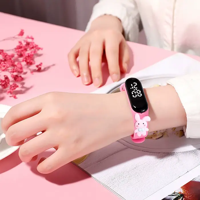 Montre intelligente multicolore pour enfants design numérique bracelet silicone ajustable pour filles et garçons occasions spéciales