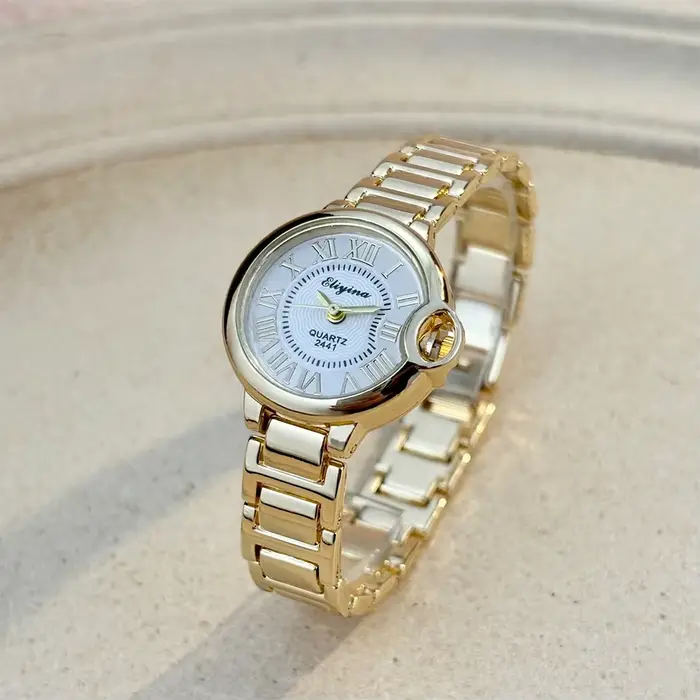 Montre-bracelet classique vintage en or pour femmes