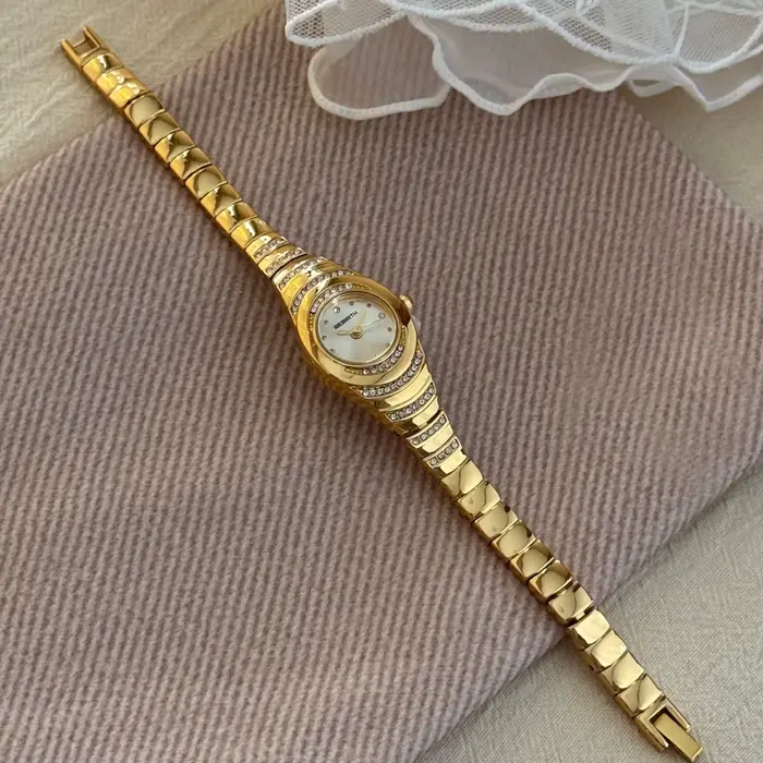 Montre-bracelet pour femme en or