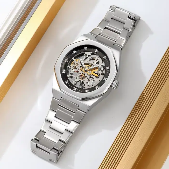 Montre squelette automatique pour hommes : acier inoxydable avec dos transparent et mouvement solide pour le style professionnel