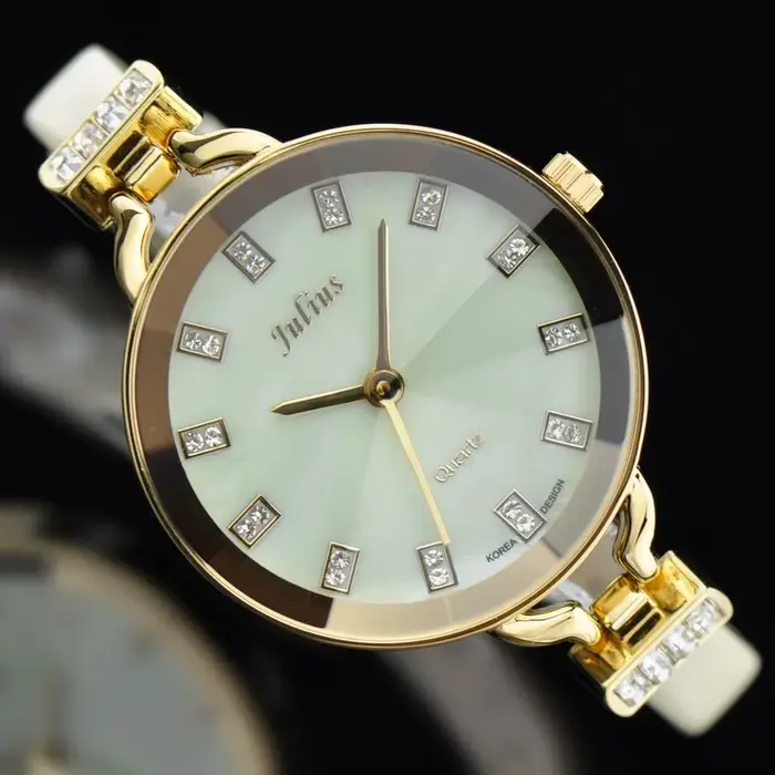Montre à quartz en nacre pour femme