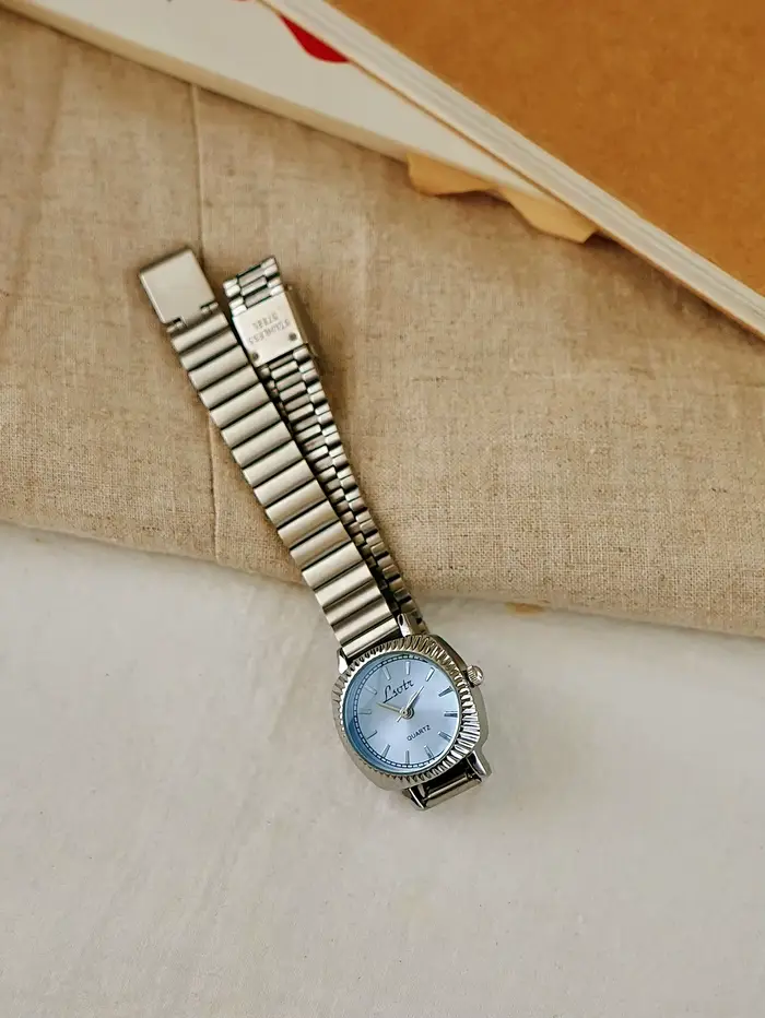 Montre pour femme en acier inoxydable doré style rétro et business décontracté pour toutes occasions spéciales