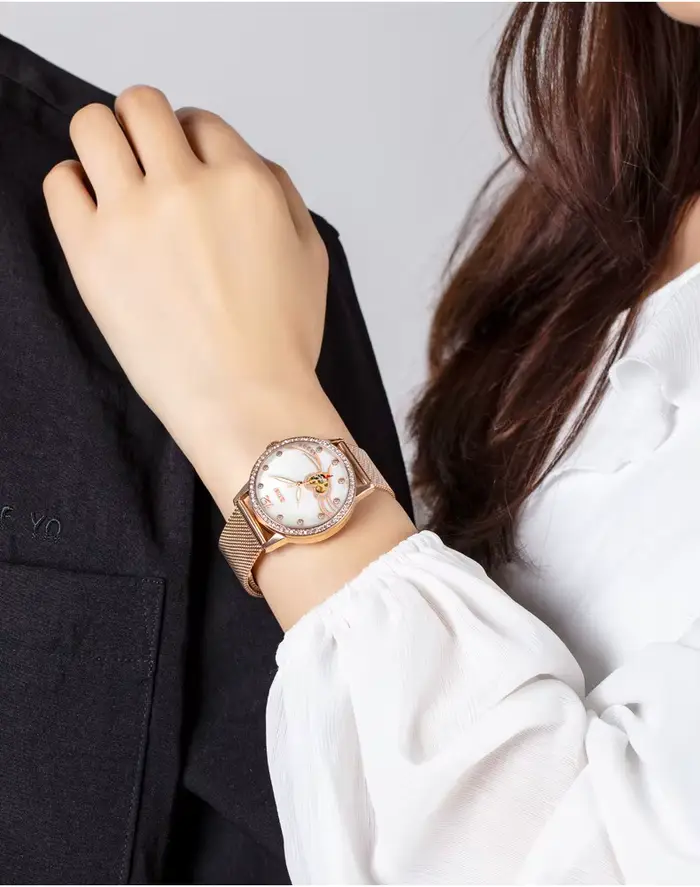 Montre mécanique automatique en acier inoxydable avec strass pour femmes résistante à l'eau et lumineuse pour occasions spéciales