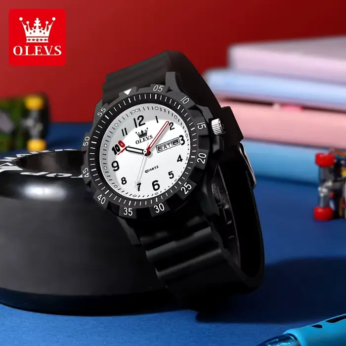 Montre à Quartz OLEVS 2705 Calendrier Complet Bracelet en Silicone Robuste pour Etudiants Occasions Spéciales
