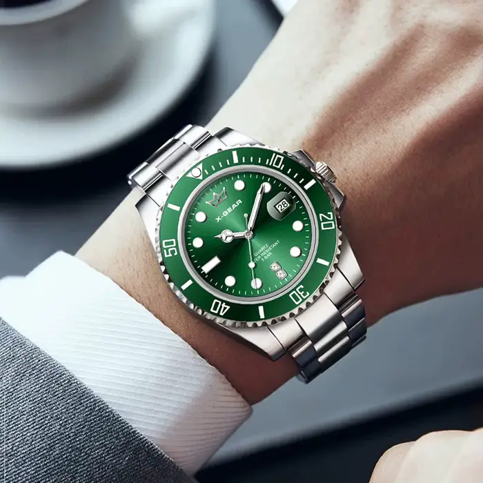Montre X-GEAR en acier vert avec affichage luminescent et résistance à l'eau pour hommes sportifs et aventuriers