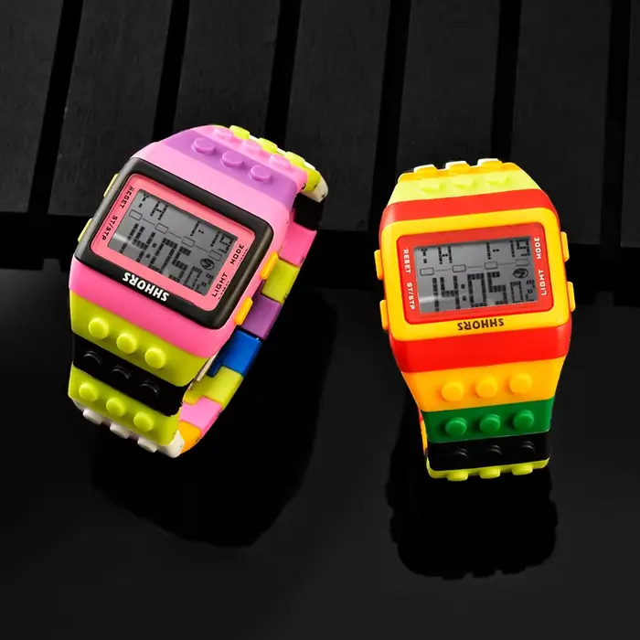 Montre de sport pour femmes multicolore LED avec fermeture pliant pour activités physiques et occasions spéciales