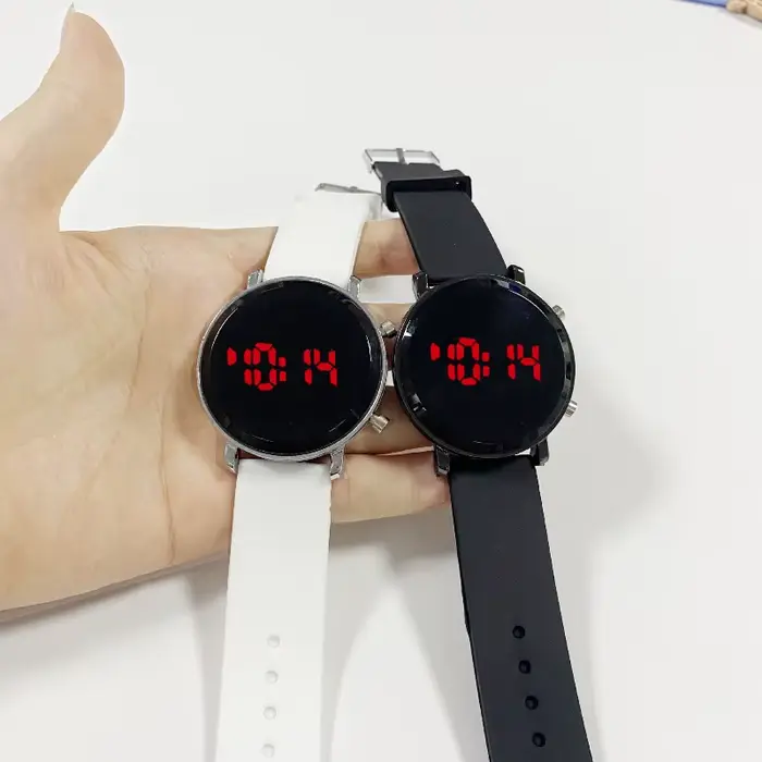 Montre numérique TINUORA pour femme, affichage LED, silicone, design rond, résistance à l'eau, mode et décontracté, cadeau occasionnel