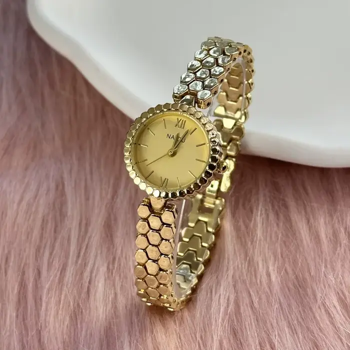 Vintage dames petite montre en or vente chaude bracelet en nid d'abeille femmes
