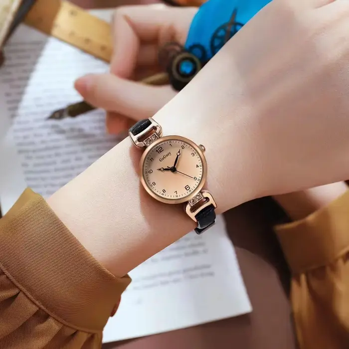 2025 montre à Quartz femmes en cuir PU bracelet mince montre-bracelet dames montres couleur unie mode