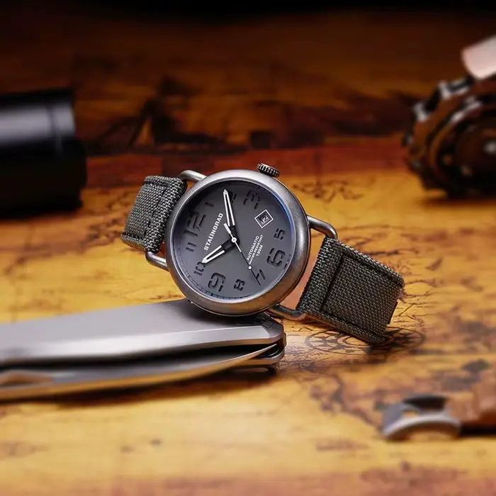 Montre STALINGRAD en acier inoxydable avec bracelet en nylon pour hommes, résistante à l'eau, style mode et décontracté pour aventures et occasions spéciales