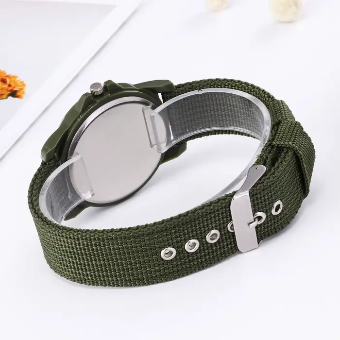 Bracelet en nylon montre à quartz hommes robuste résistant aux chocs pour activités sportives et quotidienne