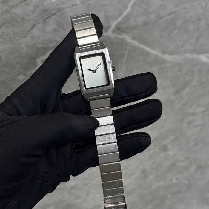 Montre en alliage d'acier inoxydable 2026