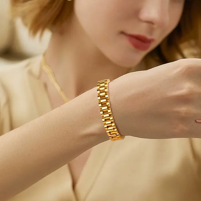 Bracelet-montre de luxe en acier inoxydable pour femmes styles modernes occasions spéciales doré plaqué argent