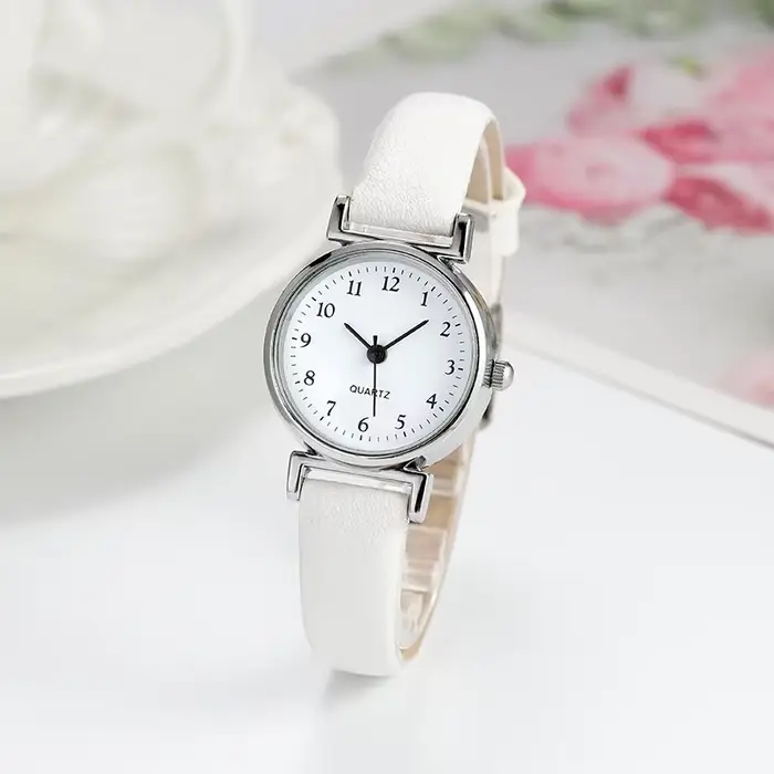 Femmes de luxe marque Quartz alliage montre dames mode petit cadran