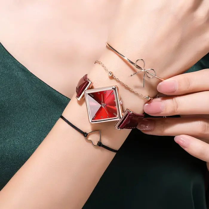 Montres-bracelets à quartz en cuir violet pour femmes