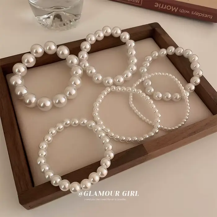 Bracelet en faux perles blanches élégant pour femmes occasions spéciales polyvalent et luxueux
