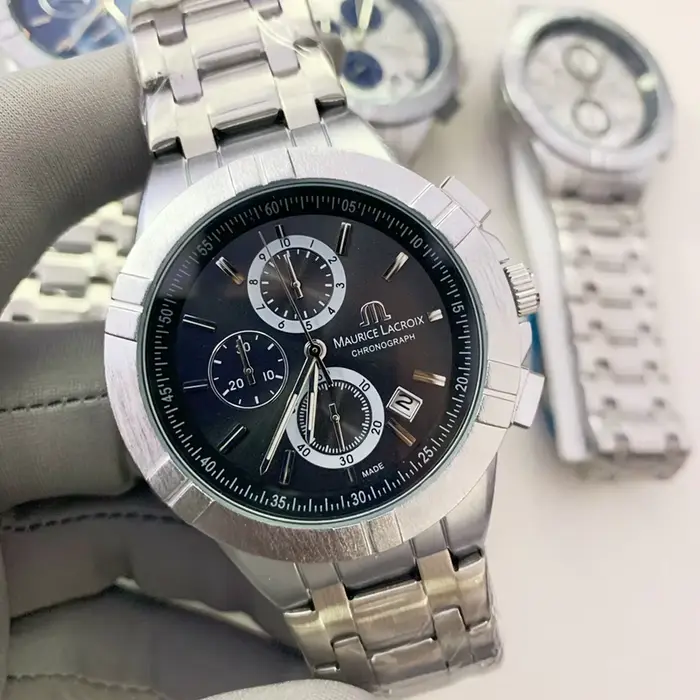 Montre Maurice Lacroix de luxe pour homme avec cadran luminescent et bracelet personnalisable pour activités sportives et événements formels
