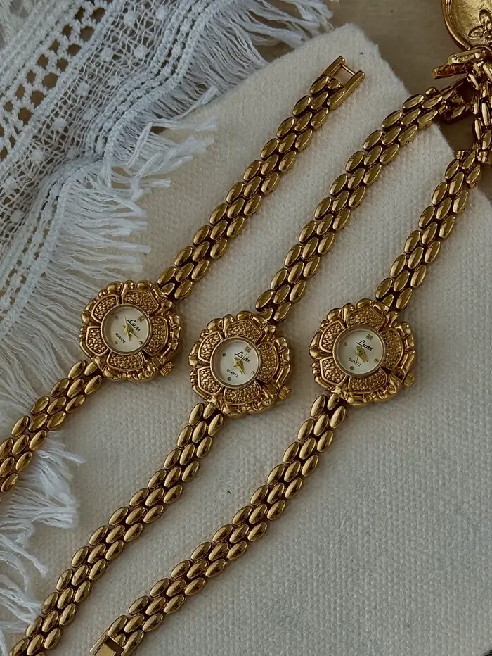 Montre Camélia dorée rétro élégante pour femmes occasions spéciales mode bracelet alliage quartz résistant à l'eau